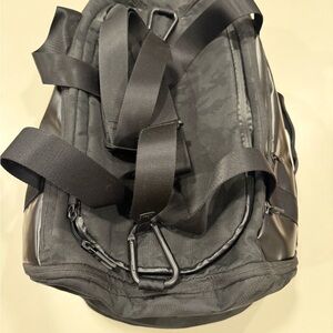 Lululemon Black Camo Duffle-bag